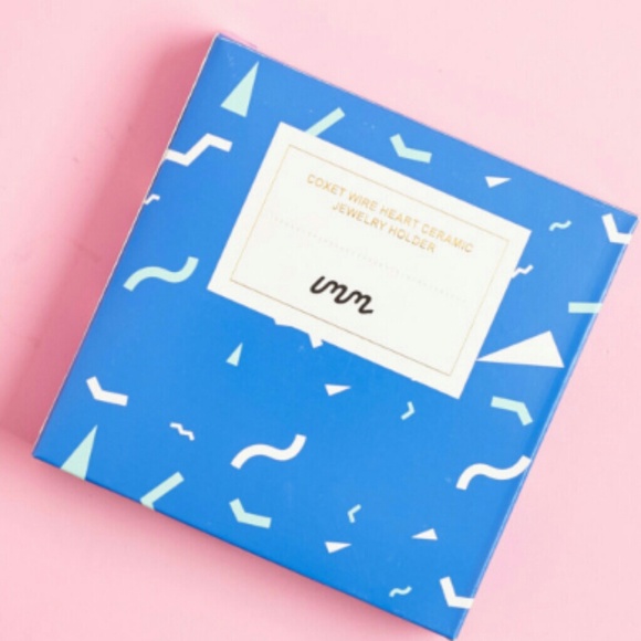 Wire Heart Ceramic Jewelry Holder - Picture 4 of 6